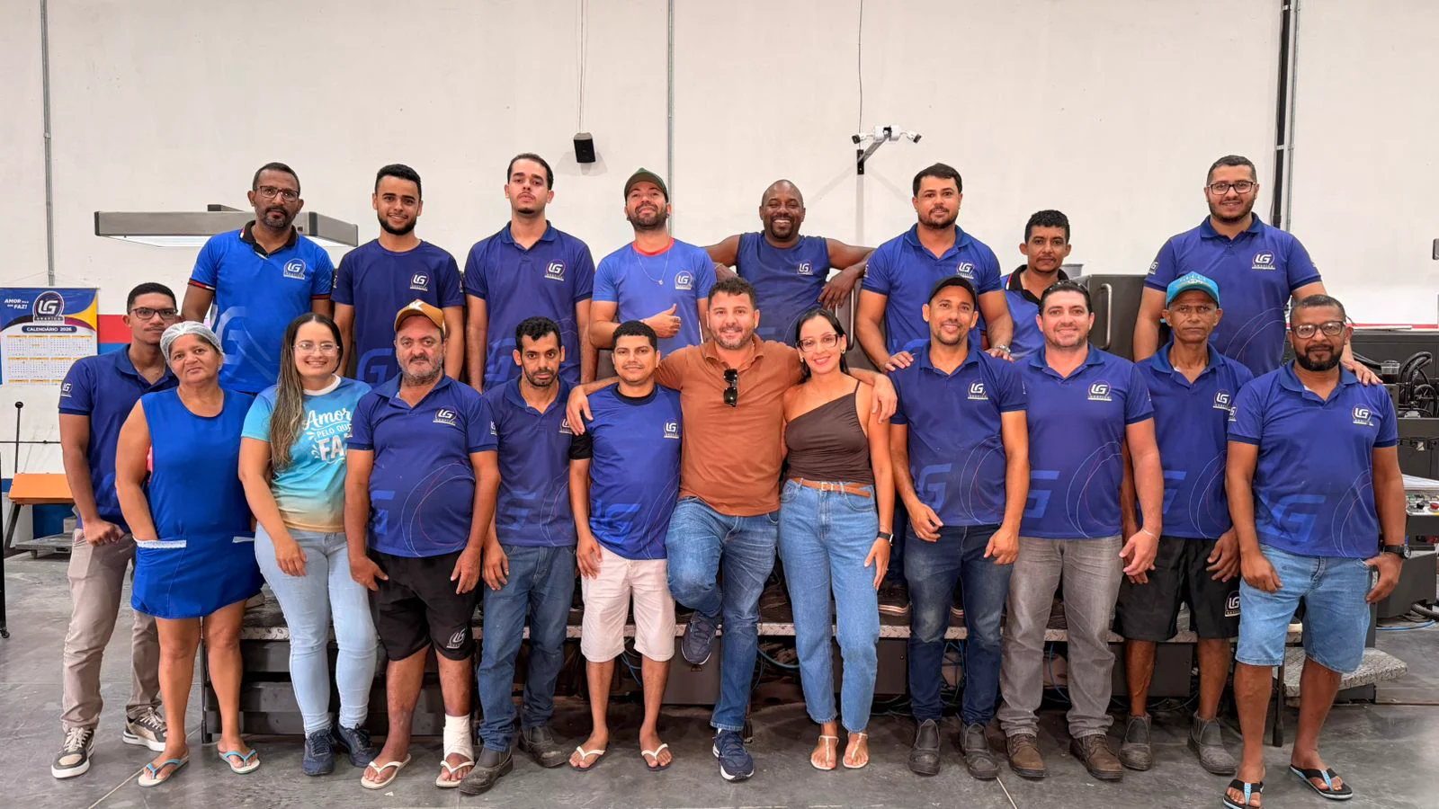 Toda a equipe reunida na gráfica