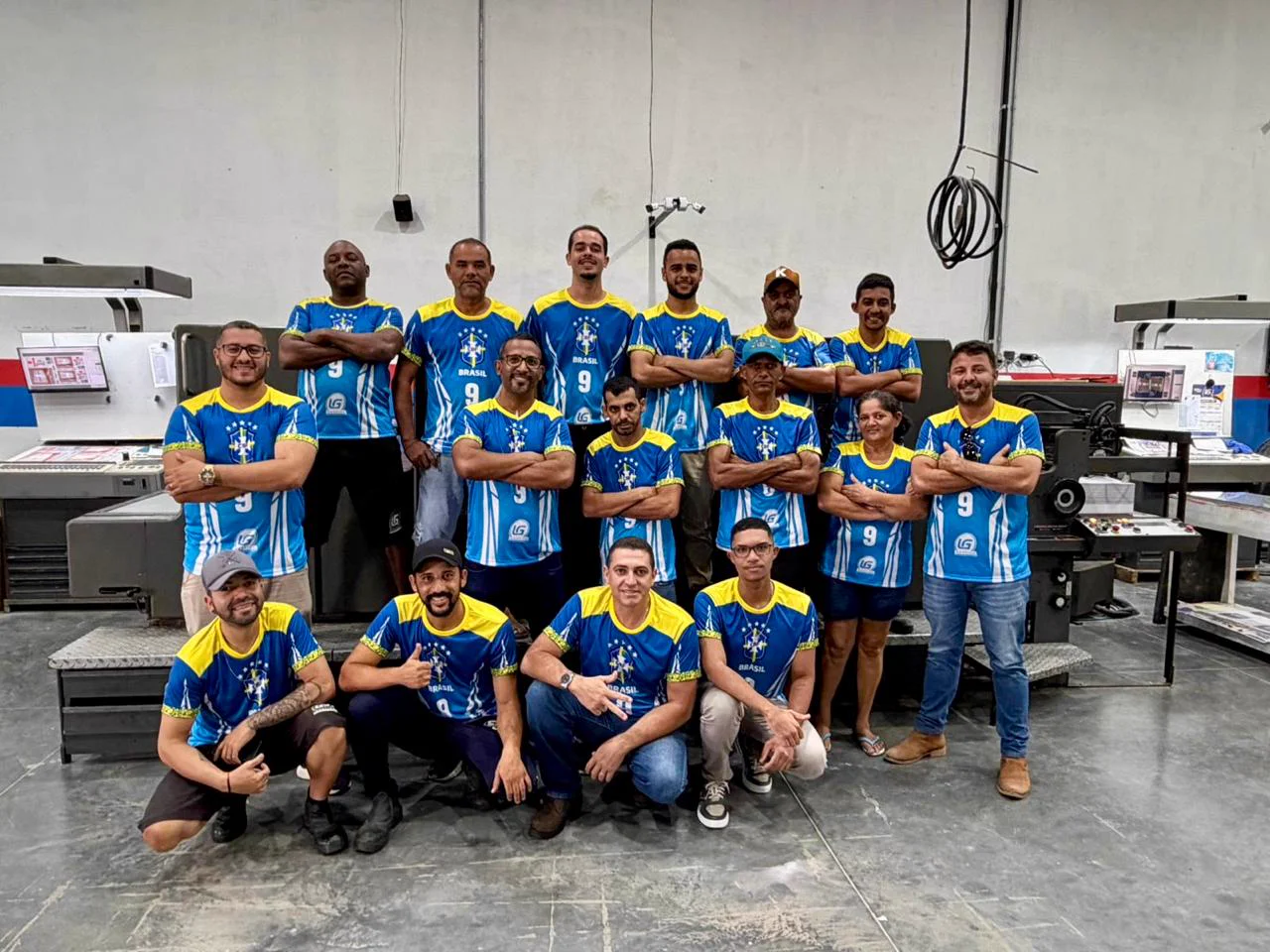 Vestindo a camisa do Brasil, unidos como sempre