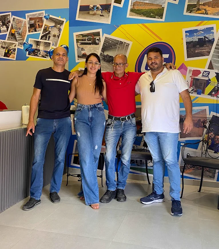 Equipe da LG Gráfica reunida na recepção da gráfica